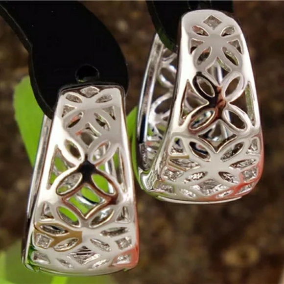 2/$25 Silver plated Flower hoop Earring - Picture 3 of 5